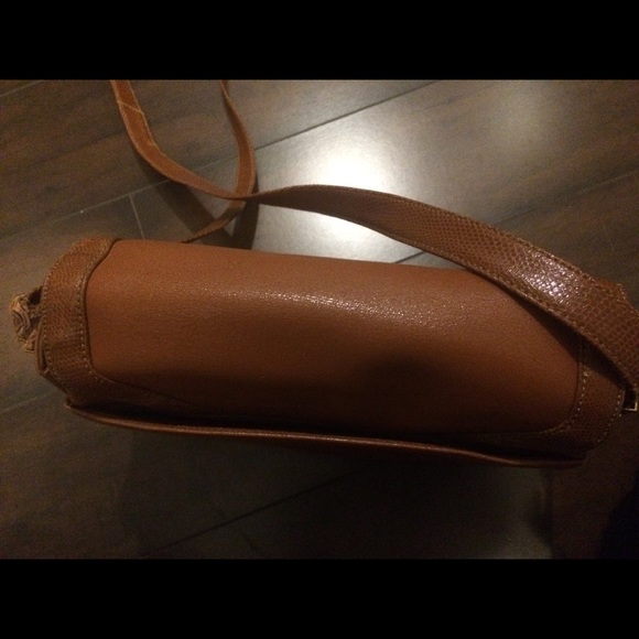 💯 Authentic Givenchy Crossbody - Picture 7 of 11